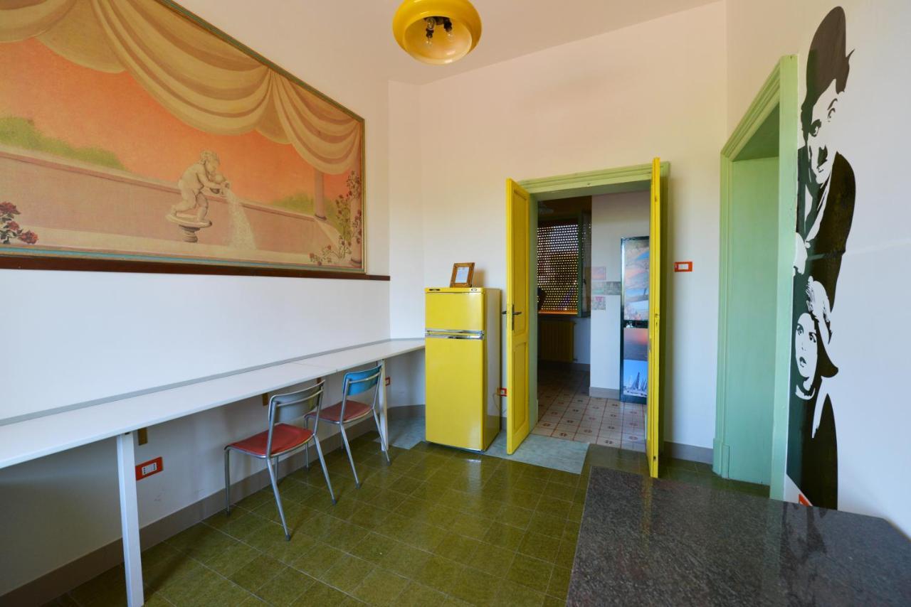 Ostello La Stazione ألبا أدرياتيكا المظهر الخارجي الصورة